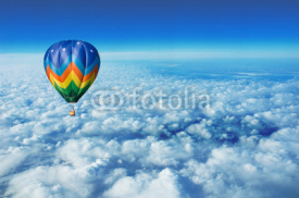 Naklejki Kolorowy balon w chmurach