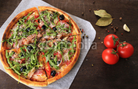 Obrazy i plakaty Pizza with arugula on color wooden background
