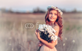 Fototapety beautiful girl in a camomile wreath