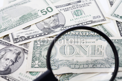 US- Dollar-Scheine durch Vergrößerungsglas , Vollbild zu sehen , close up
