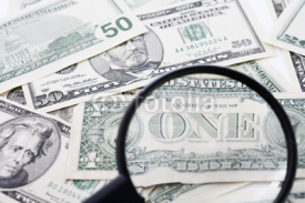 Naklejki US- Dollar-Scheine durch Vergrößerungsglas , Vollbild zu sehen , close up