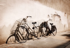 Naklejki Italian old-style bicycles leaning against a wall 