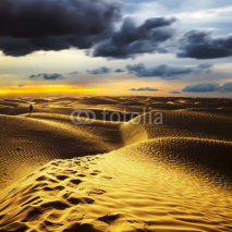 Naklejki Sunset in the Sahara desert - Douz, Tunisia.