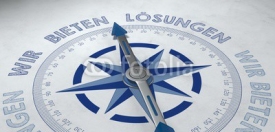 Kompass mit Nadel zeigt auf "Wir bieten Lösungen". (3d Rendering)