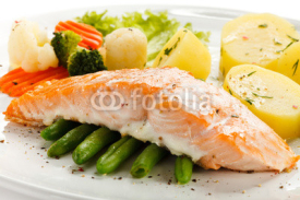 Naklejki Grilled salmon and vegetables