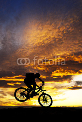 el ciclista y las nubes