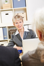 Naklejki Frau in Bank berät Kunden