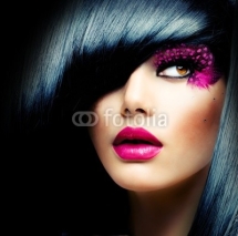 Obrazy i plakaty Fashion Brunette Model Portrait. Hairstyle