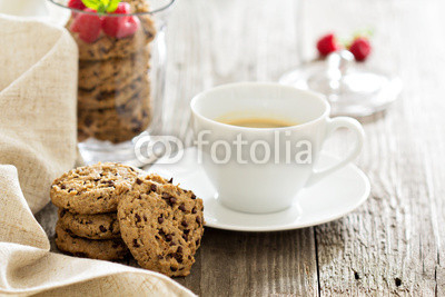 Chocolate chip cookies with milk