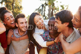 Fototapety Group Of Friends Having Fun Together Outdoors