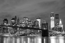Fototapety Brooklyn Bridge and Manhattan Skyline At Night, New York City