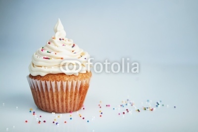 White cup cake