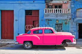 Obrazy i plakaty Pink car in Havana street