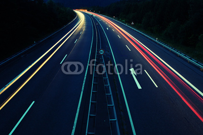 Autobahn bei Nacht