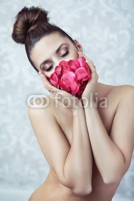 Naked lady with petal mask