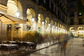 Fototapety night view of Placa Reial with restaurants in Barcelona