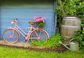 Naklejki Fröhliches Gartenhäuschen mit Fahrrad