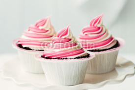 Naklejki Raspberry ripple cupcakes