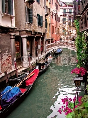 canal scene in venice italy