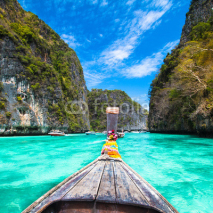 Fototapety Wooden boat on Phi Phi Island, Thailand.