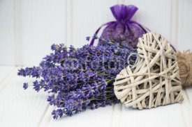 Naklejki Beautiful fragrant lavender bunch in rustic home styled setting