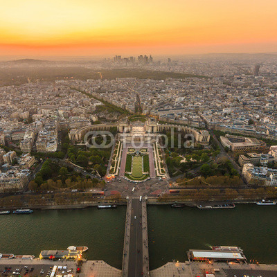 Paryż o zmierzchu zdjęcie z wysokości
