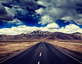 Fototapety Road on plains in Himalayas with mountains