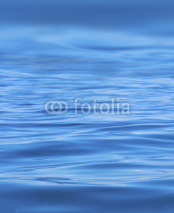 mer bleue par temps calme