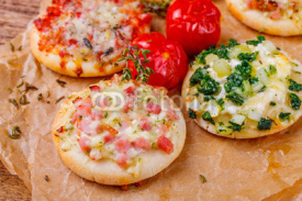Naklejki Frisch gebackene Minipizza
