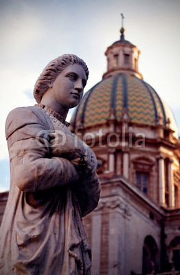 Piazza Pretoria statue