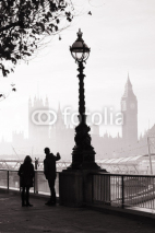 Obrazy i plakaty Heavy fog hits London