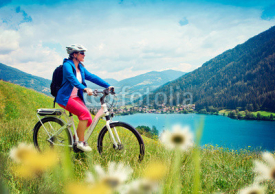 Fototapety girl with e-bike in nature / e-power 04