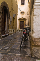 Fototapety Backstreet with bicycles in Lucca, Tuscany