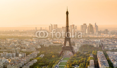 The Eiffel tower at sunset in Paris