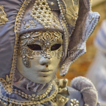 Fototapety Person in Venetian costume attends Carnival of Venice.