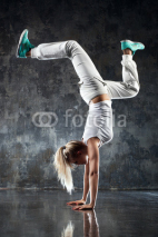 Fototapety Young woman dancer