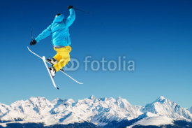 Obrazy i plakaty Skier in high mountains