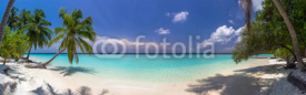 Fototapety Beach panorama at Maldives with blue sky, palm trees and turquoi
