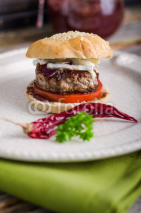 Fototapety Französische Hamburger, Camembert, Rotweinsauce