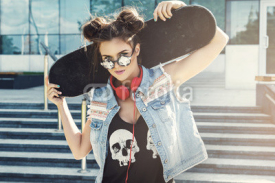 Obrazy i plakaty Stylish girl with a skateboard