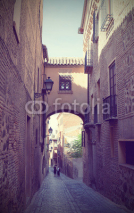 Obrazy i plakaty Ancient arch in Gothic quarter in Barcelona