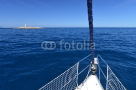 Fototapety Boat bow sailing in blue Mediterranean sea in summer vacation