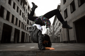 Fototapety hip-hop dancer girl posing on the deserted streets